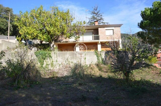 Casa en venta para reformar con vistas al mar en Cabrils