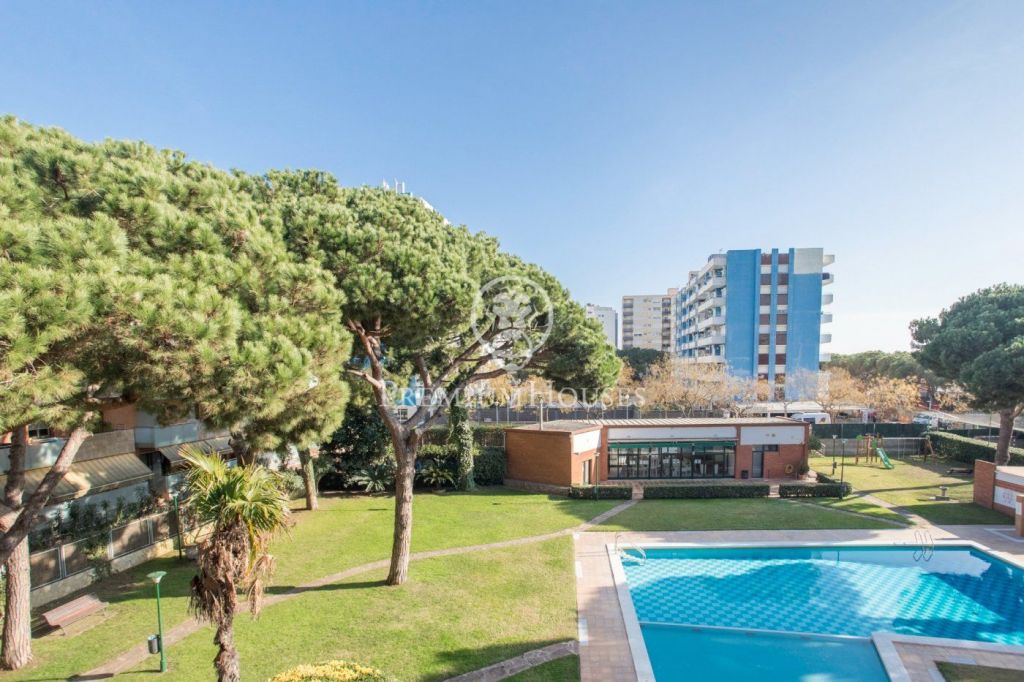 Apartment for sale with pool and garden in Blanes