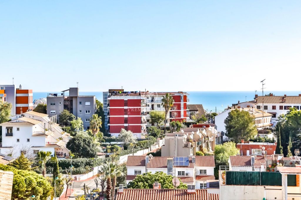 Casa adossada amb vistes al mar a la venda a Vallpineda