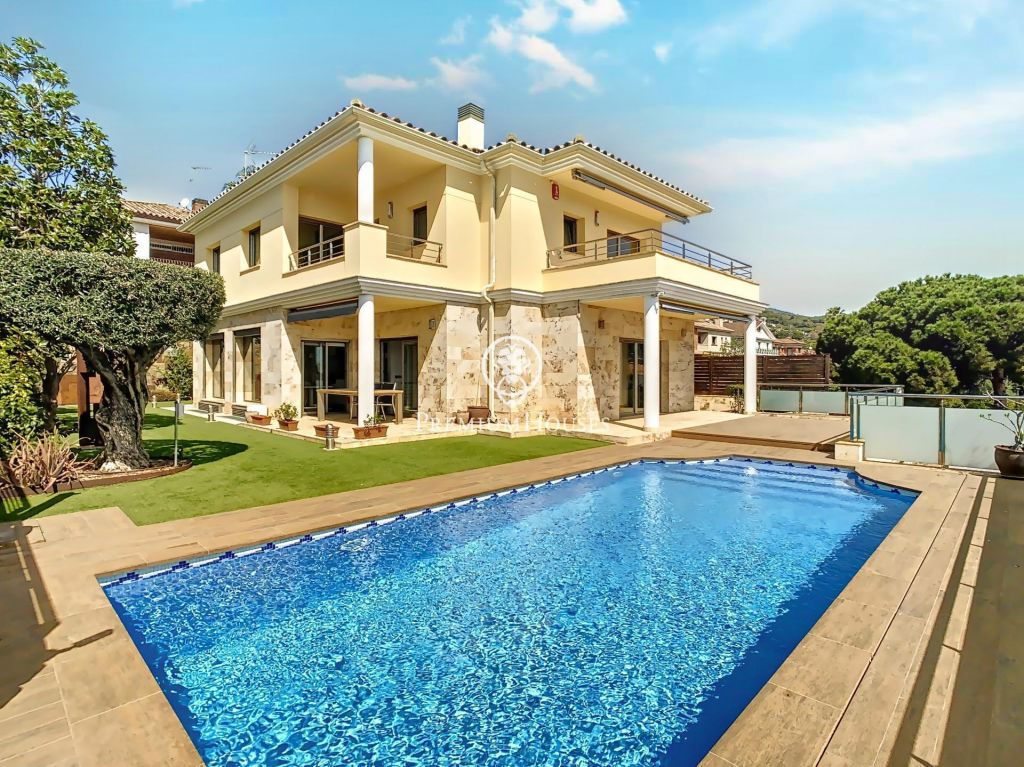 Casa amb piscina en venda en Premia de Dalt