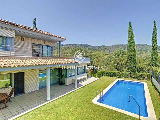 Self-sufficient home for sale with self-renewable energy and swimming pool
