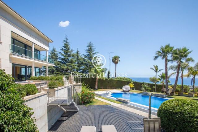 Exclusiva casa en venta con espectaculares vistas al mar y gran privacidad