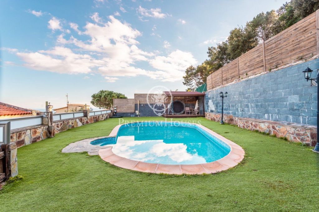 Casa en lloguer amb piscina i vistes a la mar a Castellar d'Índies