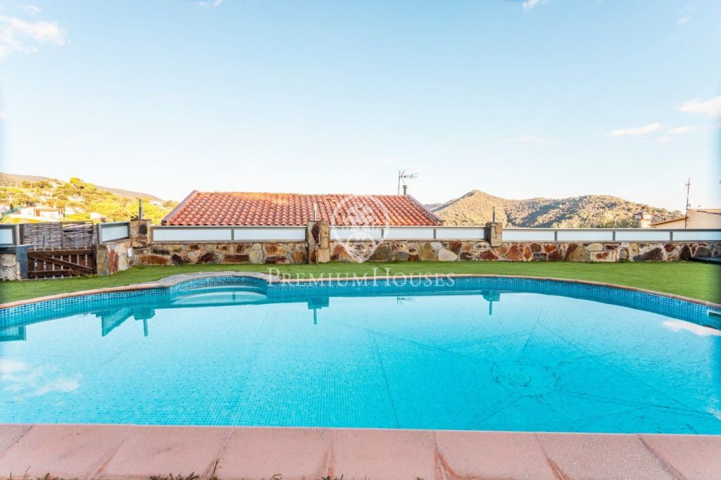 Casa en lloguer amb piscina i vistes a la mar a Castellar d'Índies