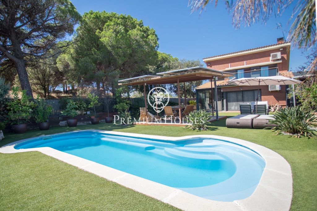 Casa amb piscina en venda a Caldetes d'Estrac