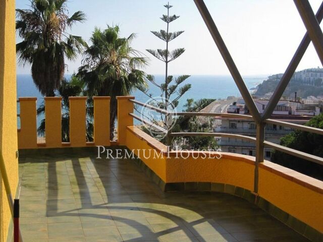 Comfort in a viewpoint, Barcelona Coast