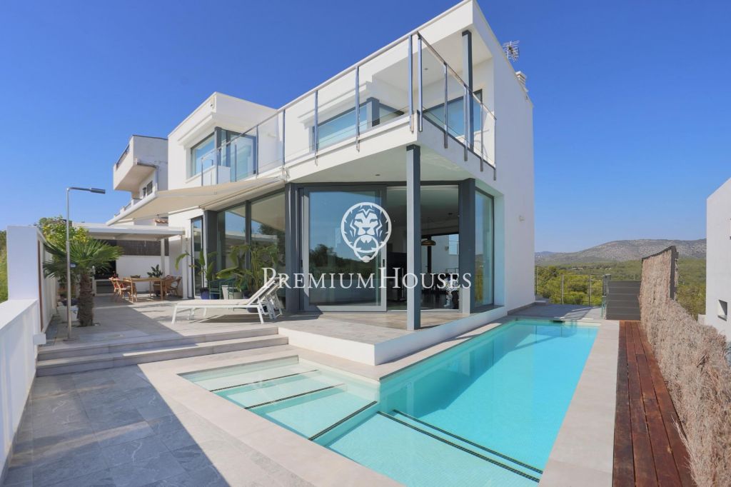 Casa moderna a la venda amb piscina a Sant Pere de Ribes