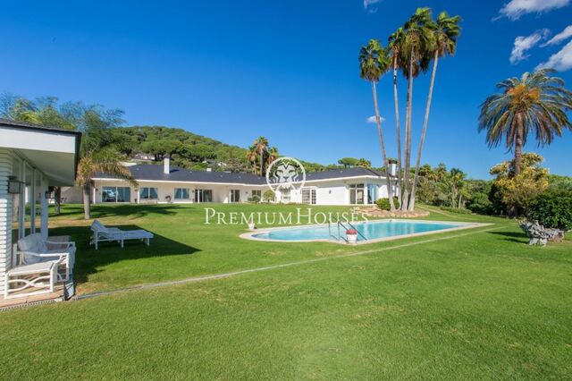 Casa de una planta en venta con vistas panorámicas al mar en Supermaresme.