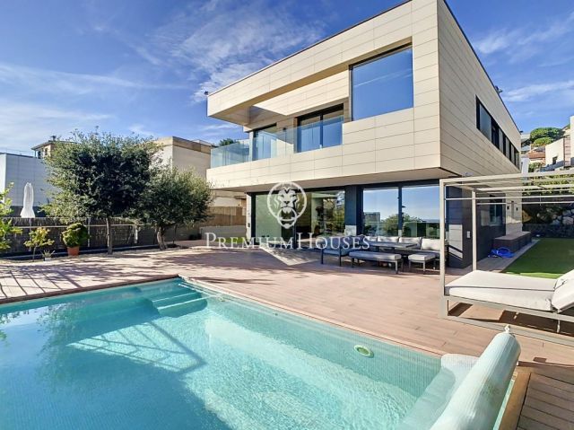 Casa de diseño con vistas al mar en Teià.