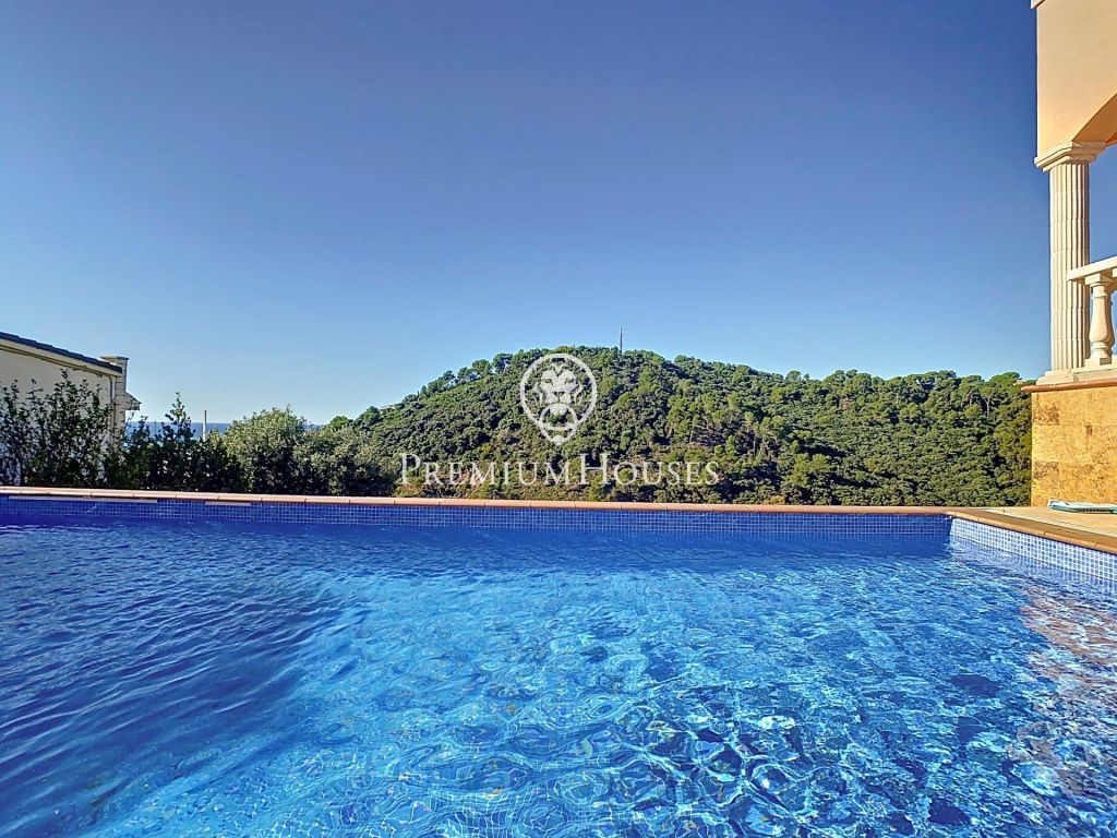 Casa amb piscina i vistes panoràmiques a la mar en venda a Santa Susanna