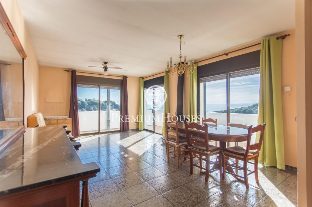 Casa per a reformar en venda a Arenys de Mar amb vista a la mar.