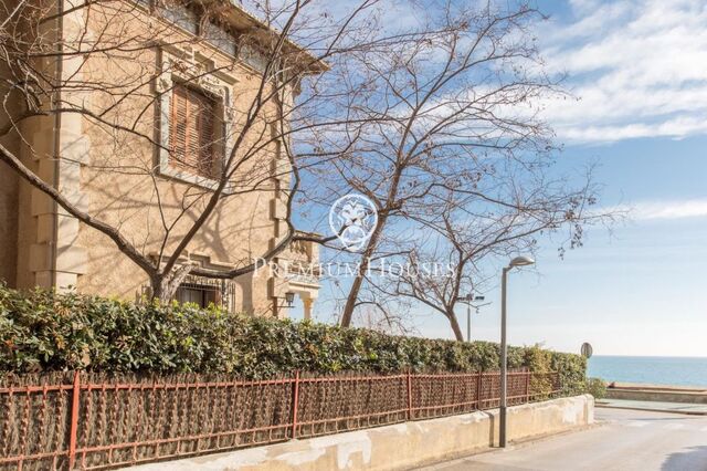 Casa a la venda enfront de la mar a Caldetes d'Estrac