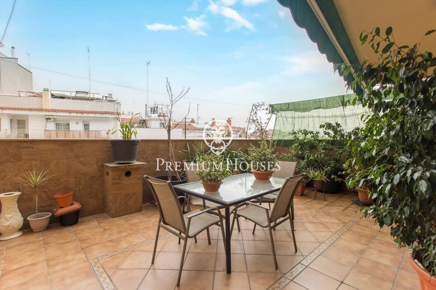 Piso exterior y luminoso con gran patio en venta en Mataró