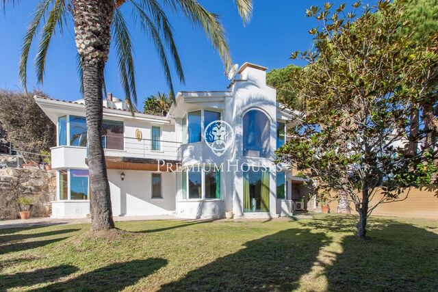 Casa en venta con excelentes vistas al mar y a la montaña