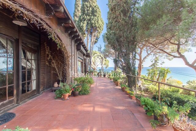 Casa en venda estil provençal amb espectaculars vistes a la mar
