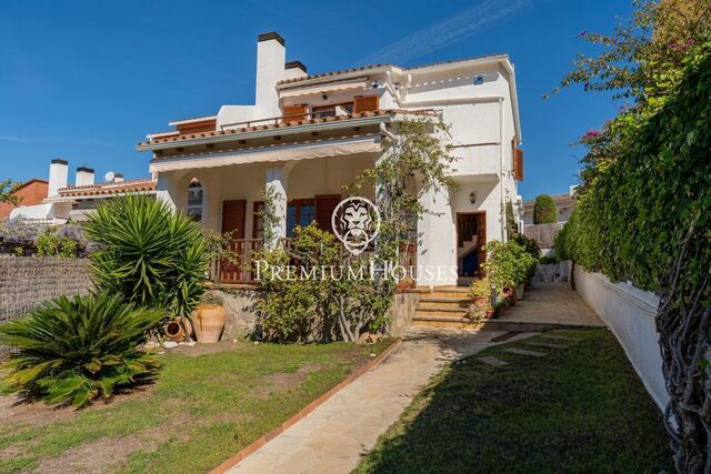 Casa adossada amb jardí i piscina a Mas d'en Serra