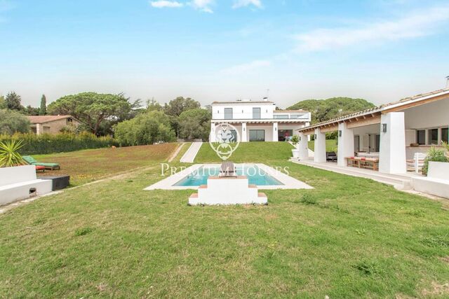 Spectaculaire villa entièrement rénovée avec vues sur la mer à vendre à Sant Andreu de Llavaneres