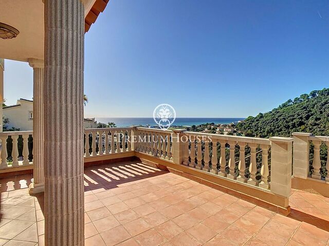 House with swimming pool and panoramic sea views for sale in Santa Susanna