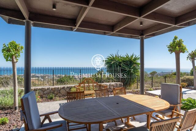 Villa amb vistes al mar i piscina a Mas Alba