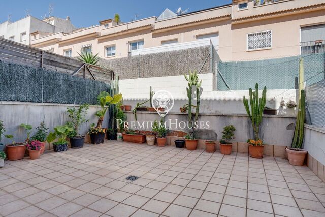 Semi-detached House with Patio and Unobstructed Views in La Collada