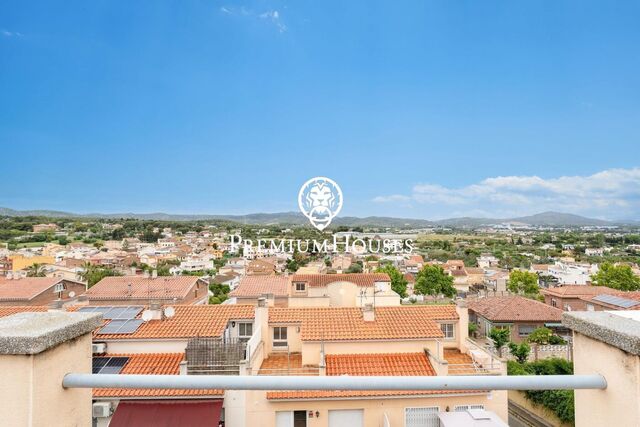Terraced House with Mountain Views in Sis Camins.