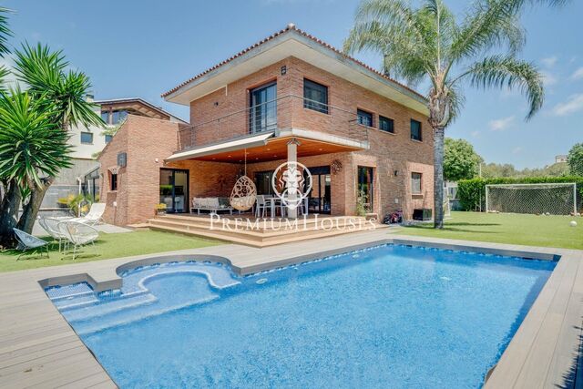 Casa con piscina y jardín en venta en l'Aragai