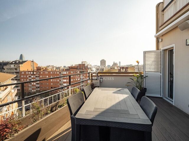 Àtic amb espectaculars vistes a la Sagrada Família