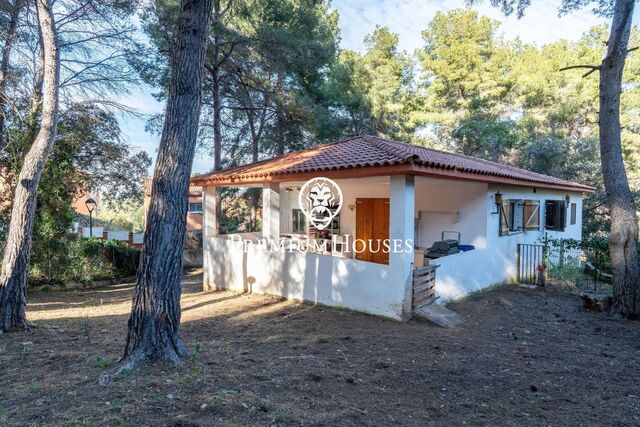 Casa en La Mora amb jardí boscós