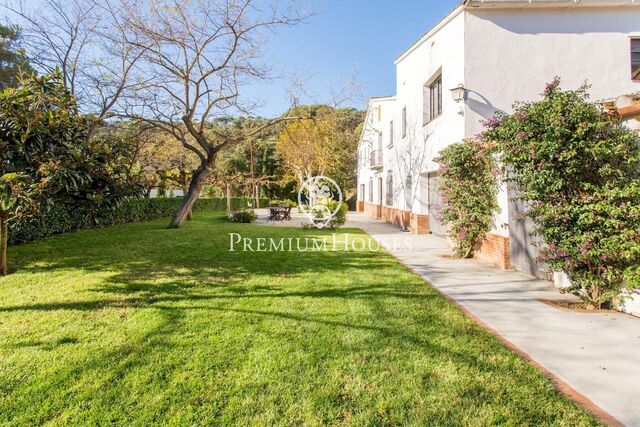 Country house for sale in Sant Iscle de Vallalta with 30.000m2 of land.