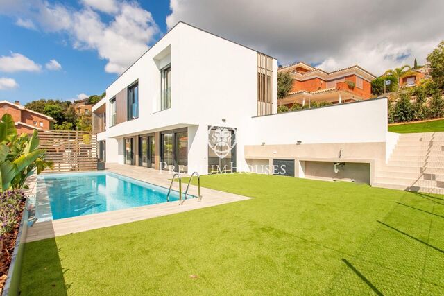 Luxury house with panoramic sea views in Sant Berger