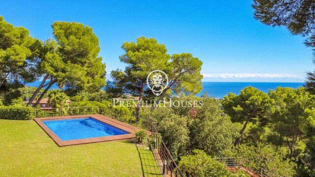 Casa en venta en Sant Andreu de Llavaneres con espectaculares vistas al mar