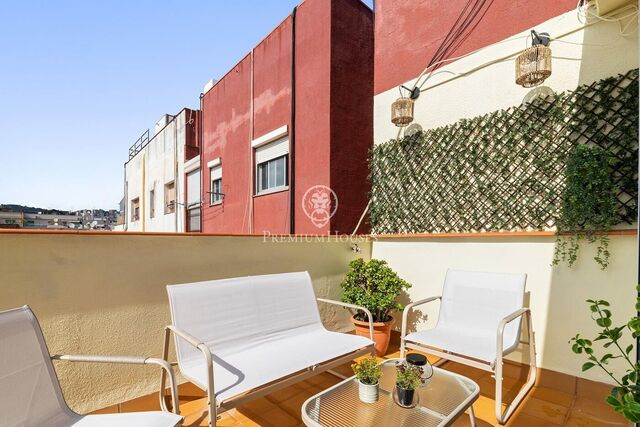 Bright renovated penthouse for sale in Sagrada Familia