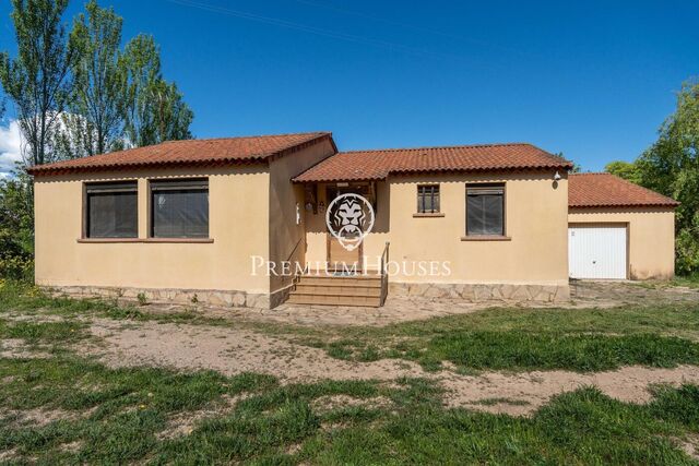 Casa con jardín y vistas en Prenafeta