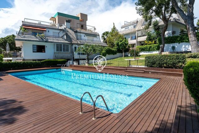 Maison de ville avec vue et piscine commune à Vallpineda