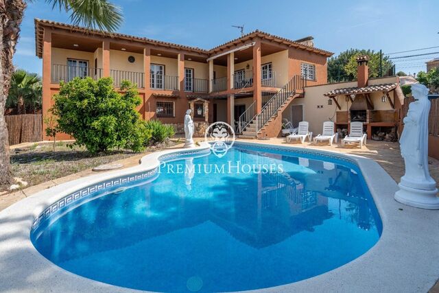 Casa con jardín y piscina en Les Eres