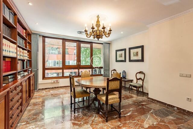 Wonderful bright flat with terrace on avinguda Diagonal