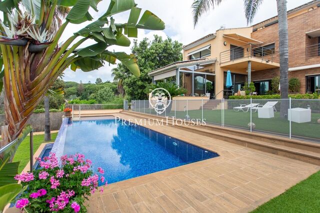 Casa en venta en Sant Vicenç de Montalt con vistas a mar y montaña