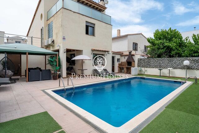 Casa independiente con piscina en el centro