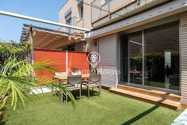 Casa adosada con piscina comunitaria en Quint Mar