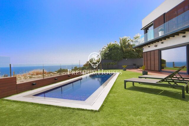 Detached House for Sale with Sea Views in Montgavina