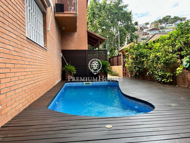 Casa independiente con piscina en Montmar