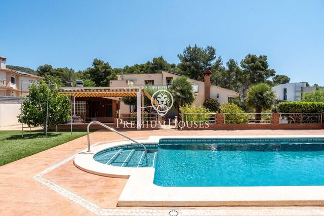 Casa independiente con jardín y piscina en Mas Alba