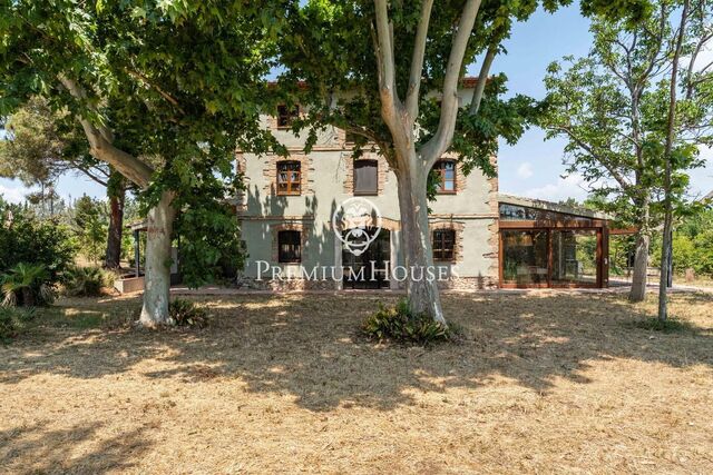 Modern house in Riudoms with garden