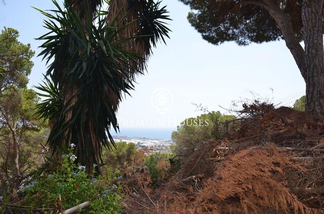 Land for sale in Premià de Dalt with sea views