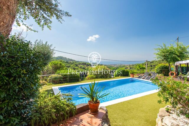 Exclusiva casa en Alella Park con piscina y vistas panorámicas