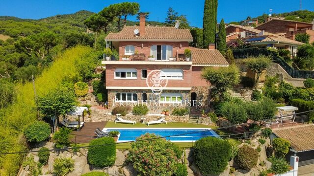 Exclusiva casa en Alella Park con piscina y vistas panorámicas