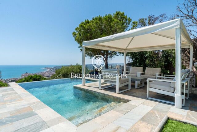 Detached House with Sea Views in Levantina