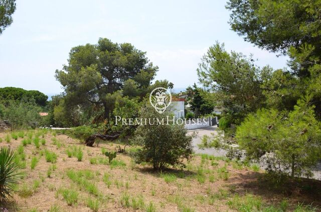 Land for sale in Cabrils with sea views