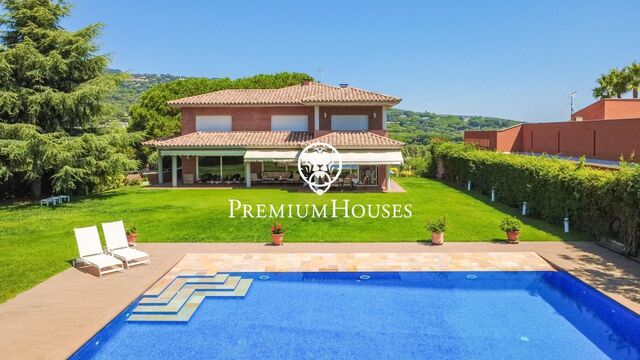 Exclusiva casa con jardín, piscina y espectaculares vistas al mar en Sant Andreu de Llavaneres