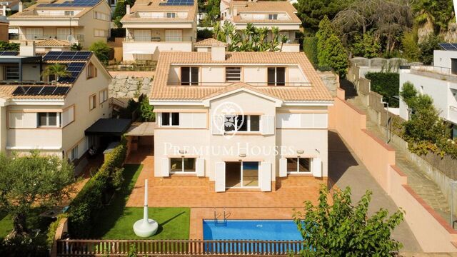 Detached house for sale in Vilassar de Dalt with private pool